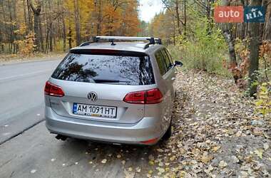 Хэтчбек Volkswagen Golf 2015 в Киеве