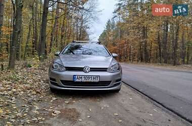 Хэтчбек Volkswagen Golf 2015 в Киеве