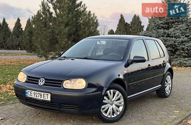 Хетчбек Volkswagen Golf 2001 в Чернівцях