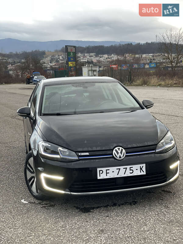 Хетчбек Volkswagen Golf 2017 в Ужгороді