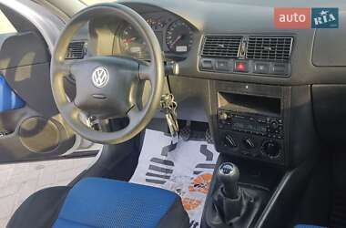 Хэтчбек Volkswagen Golf 2001 в Ковеле