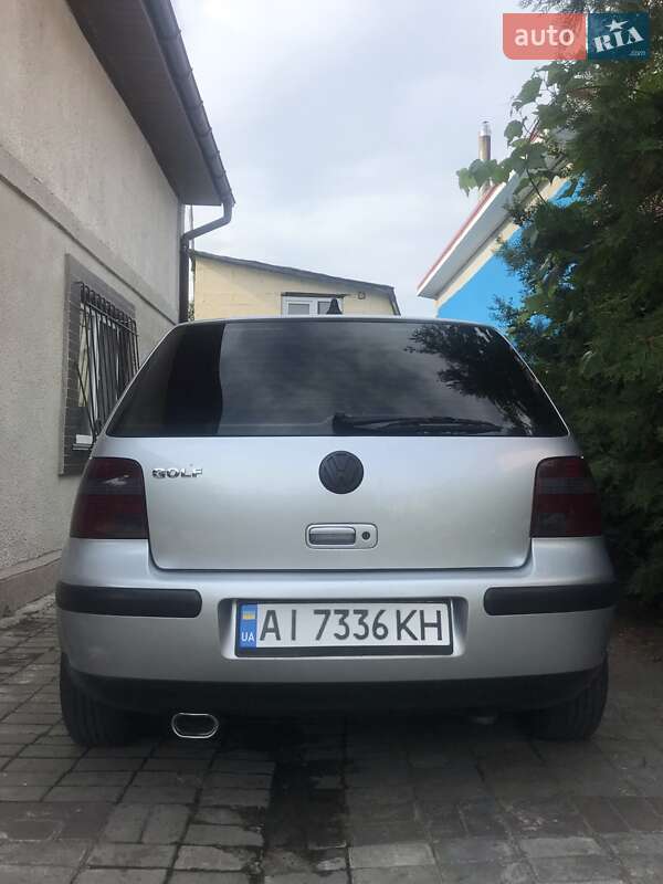 Хетчбек Volkswagen Golf 2003 в Києві