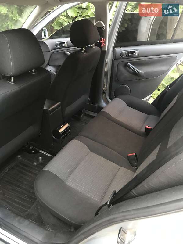 Хетчбек Volkswagen Golf 2003 в Києві