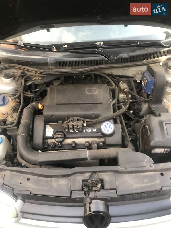 Хетчбек Volkswagen Golf 2003 в Києві