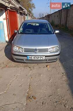 Хэтчбек Volkswagen Golf 2001 в Днепре