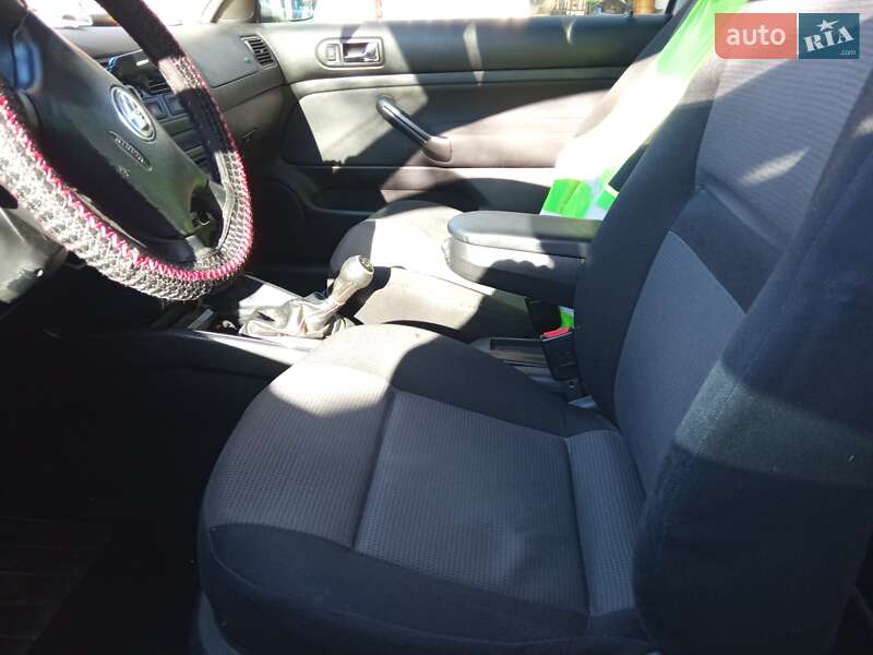 Хэтчбек Volkswagen Golf 2000 в Львове