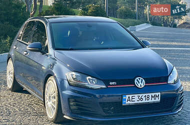 Хэтчбек Volkswagen Golf 2015 в Днепре