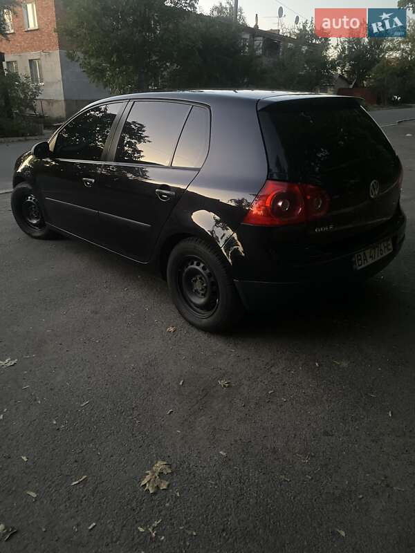 Хэтчбек Volkswagen Golf 2004 в Гайвороне