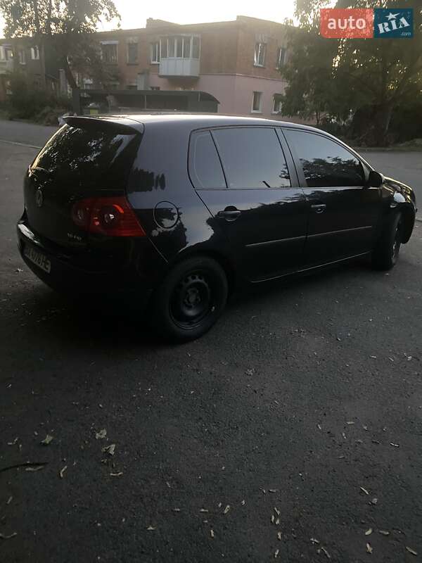 Хэтчбек Volkswagen Golf 2004 в Гайвороне