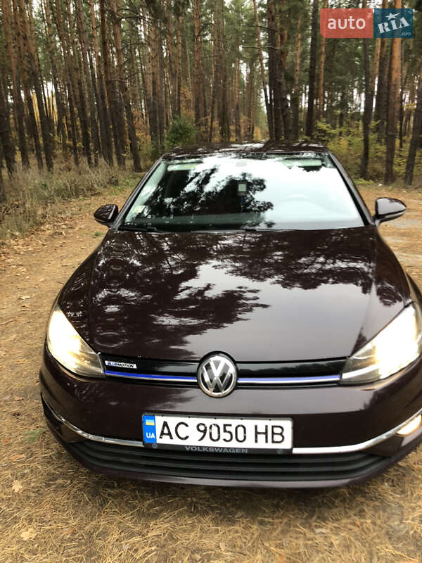 Хетчбек Volkswagen Golf 2017 в Вишгороді