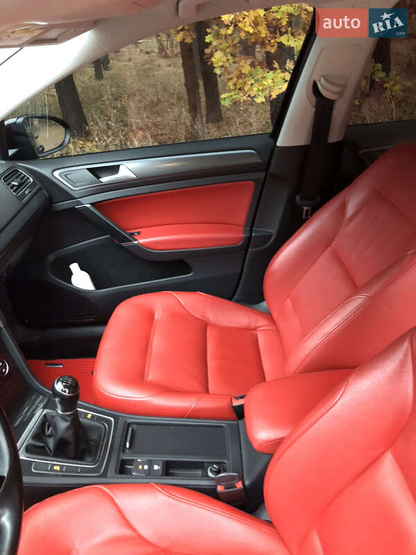 Хетчбек Volkswagen Golf 2017 в Вишгороді