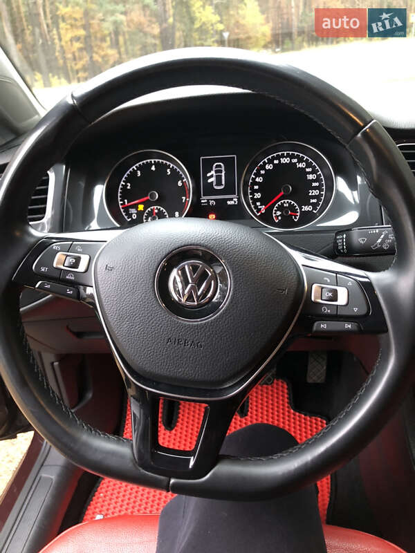 Хетчбек Volkswagen Golf 2017 в Вишгороді