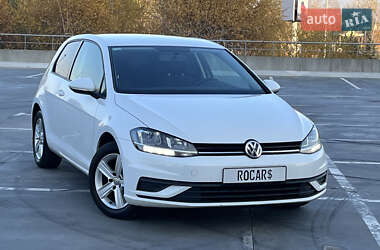 Хэтчбек Volkswagen Golf 2017 в Киеве