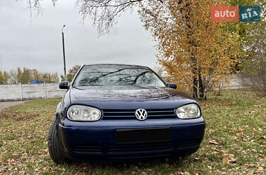 Хэтчбек Volkswagen Golf 2003 в Золотоноше