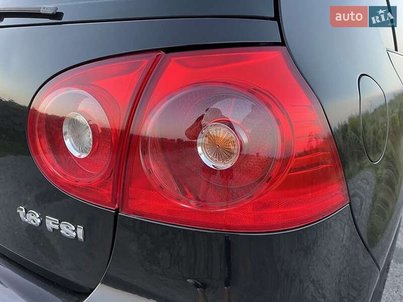 Хетчбек Volkswagen Golf 2003 в Новій Ушиці