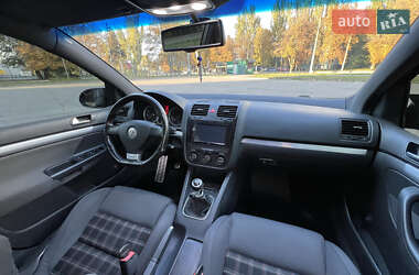 Хетчбек Volkswagen Golf 2006 в Запоріжжі