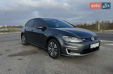Хэтчбек Volkswagen Golf 2017 в 