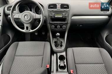 Хетчбек Volkswagen Golf 2009 в Харкові