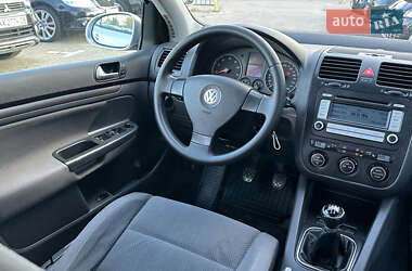 Хэтчбек Volkswagen Golf 2005 в Харькове