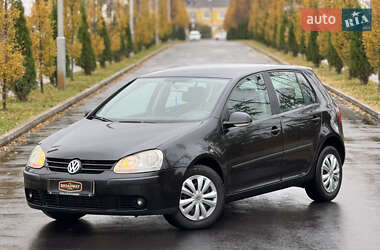 Хэтчбек Volkswagen Golf 2004 в Киеве