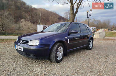 Хетчбек Volkswagen Golf 2001 в Долині