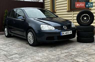 Хетчбек Volkswagen Golf 2005 в Сарнах