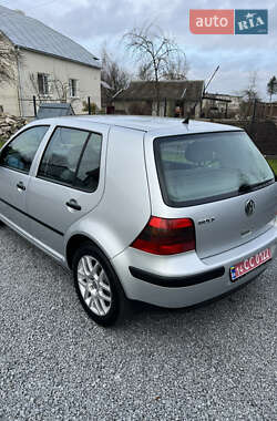 Хэтчбек Volkswagen Golf 2001 в Буске