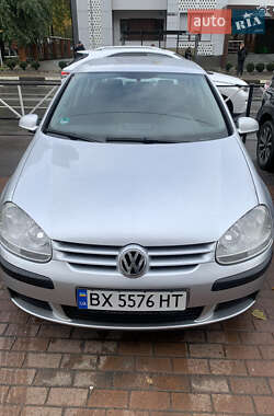 Хетчбек Volkswagen Golf 2004 в Хмельницькому