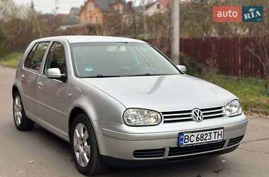 Хетчбек Volkswagen Golf 2003 в Рівному