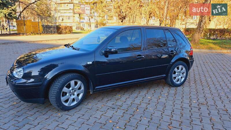 Хэтчбек Volkswagen Golf 2003 в Черновцах