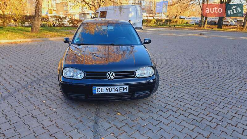 Хэтчбек Volkswagen Golf 2003 в Черновцах