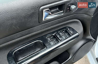 Хэтчбек Volkswagen Golf 2001 в 