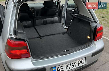 Хэтчбек Volkswagen Golf 2001 в 