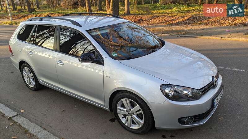 Універсал Volkswagen Golf 2013 в Чернівцях