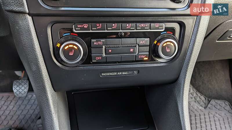 Універсал Volkswagen Golf 2013 в Чернівцях