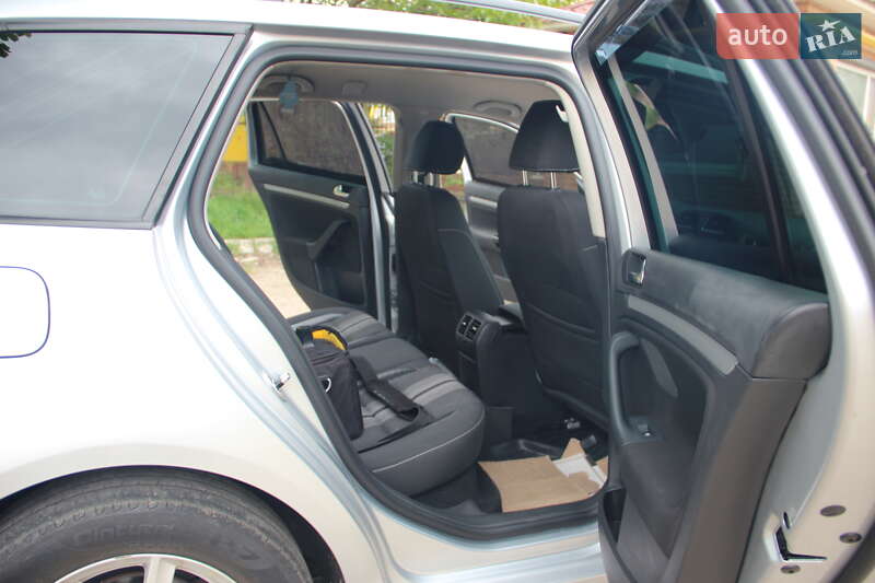 Універсал Volkswagen Golf 2012 в Одесі