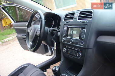 Універсал Volkswagen Golf 2012 в 