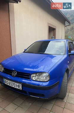 Хетчбек Volkswagen Golf 2000 в Дубовому