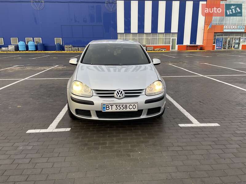 Хэтчбек Volkswagen Golf 2005 в Николаеве