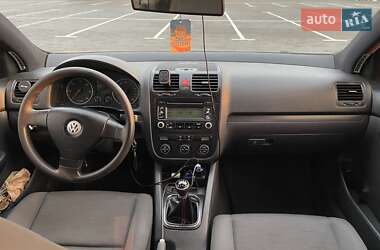 Хэтчбек Volkswagen Golf 2005 в Николаеве