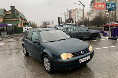 Универсал Volkswagen Golf 2001 в Ровно