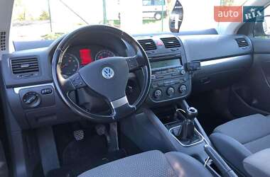 Универсал Volkswagen Golf 2009 в Шумске