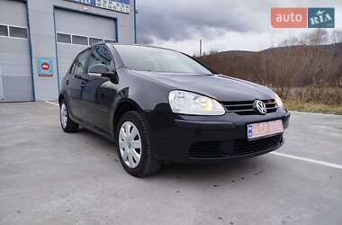 Хетчбек Volkswagen Golf 2005 в Косові