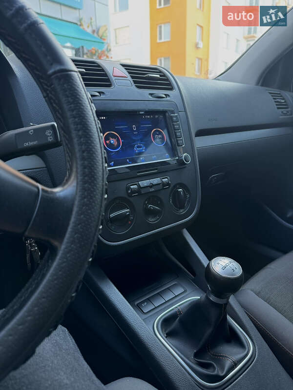 Хетчбек Volkswagen Golf 2006 в Мурованих Курилівцях