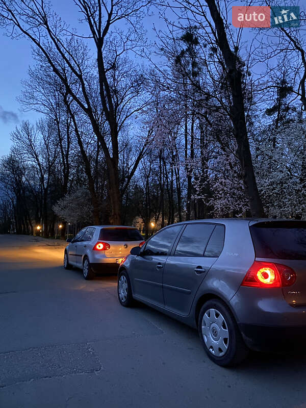 Хетчбек Volkswagen Golf 2004 в Львові