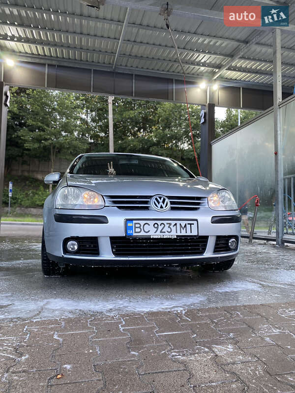 Хетчбек Volkswagen Golf 2004 в Львові