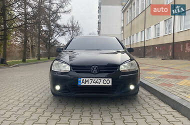 Хэтчбек Volkswagen Golf 2004 в Звягеле