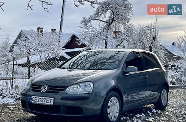 Хэтчбек Volkswagen Golf 2005 в Сторожинце