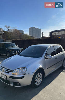 Хетчбек Volkswagen Golf 2004 в Дніпрі