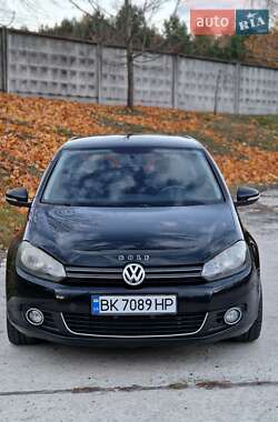 Хетчбек Volkswagen Golf 2010 в Вараші